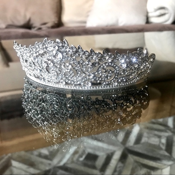 Tiara - Picture 7 of 8